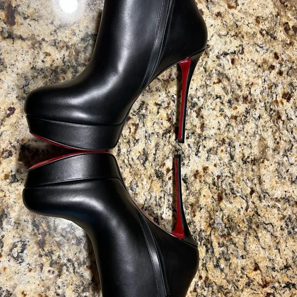 DIRDIBOOTIE 130 CALF • Christian Louboutin Black and Red Ankle Booties - Picture 4 of 11
